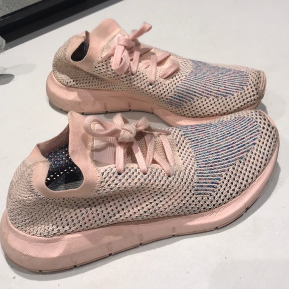 Pink mesh Adidas trainers - Picture 2 of 5